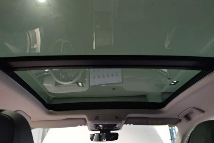 Used Volkswagen Sagitar 2026 Model L 300TSI DSG Luxury Version Headliner