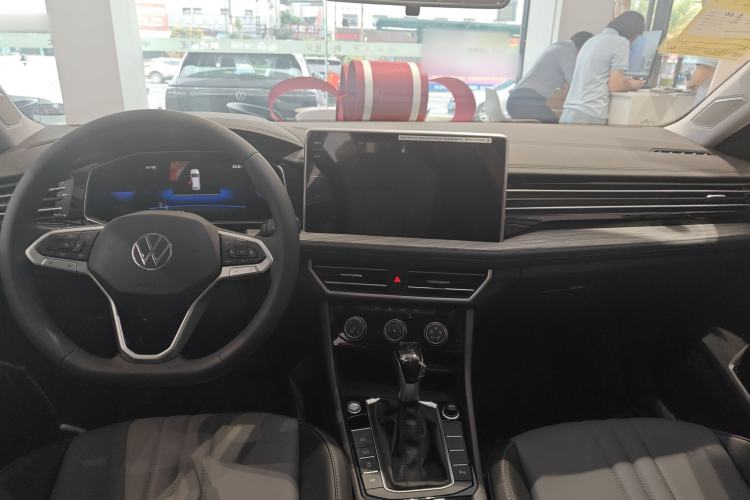 Used Volkswagen Sagitar 2026 Model 30 Million Units Selected 300TSI DSG Surpassing Edition Interior 1