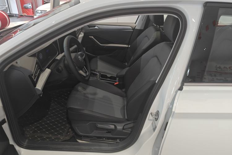 Used Volkswagen Sagitar 2026 Model 30 Million Units Selected 300TSI DSG Surpassing Edition Interior 2