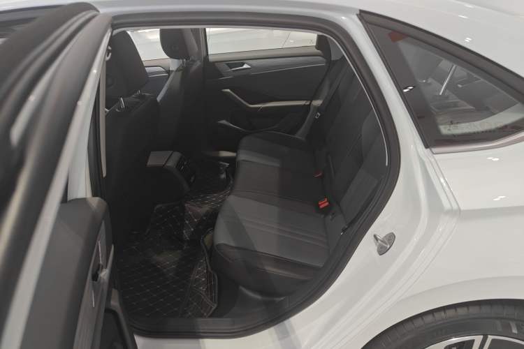 Used Volkswagen Sagitar 2026 Model 30 Million Units Selected 300TSI DSG Surpassing Edition Interior 3