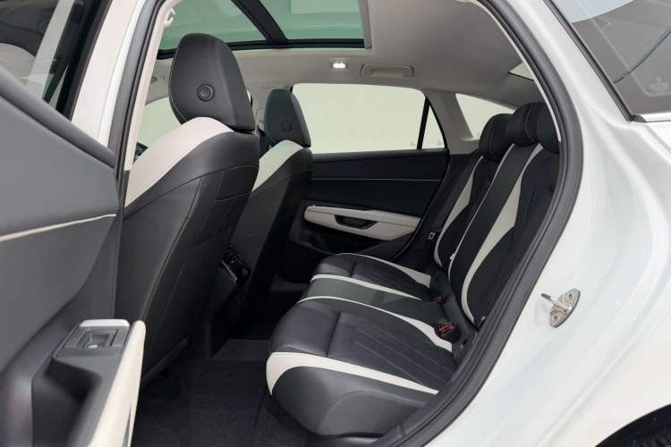 Used Volkswagen Sagitar 2026 Model L 300TSI DSG Elite Version Interior 3