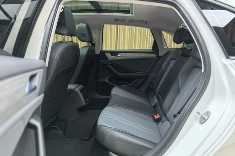 Used Volkswagen Sagitar 2026 Model 30 Million Units Selected 300TSI DSG Surpassing Edition Interior 3