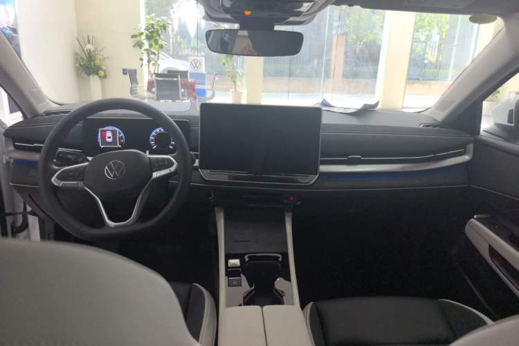Used Volkswagen Sagitar 2026 Model L 300TSI DSG Luxury Version Interior 3