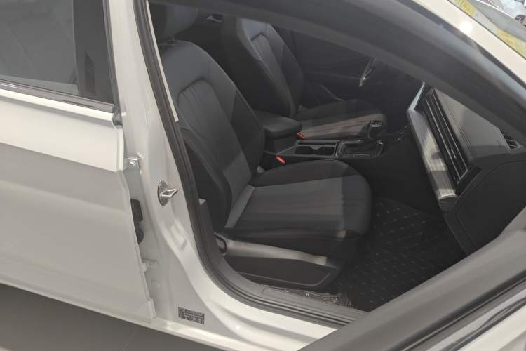 Used Volkswagen Sagitar 2026 Model 30 Million Units Selected 300TSI DSG Surpassing Edition Interior 4