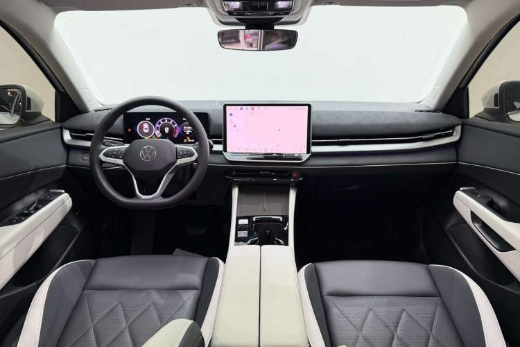 Used Volkswagen Sagitar 2026 Model L 300TSI DSG Elite Version Interior 4