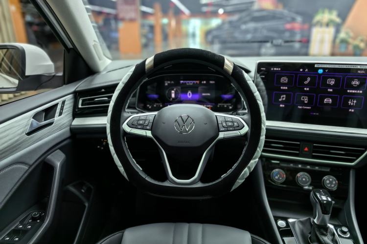 Used Volkswagen Sagitar 2026 Model 30 Million Units Selected 300TSI DSG Surpassing Edition Interior 4