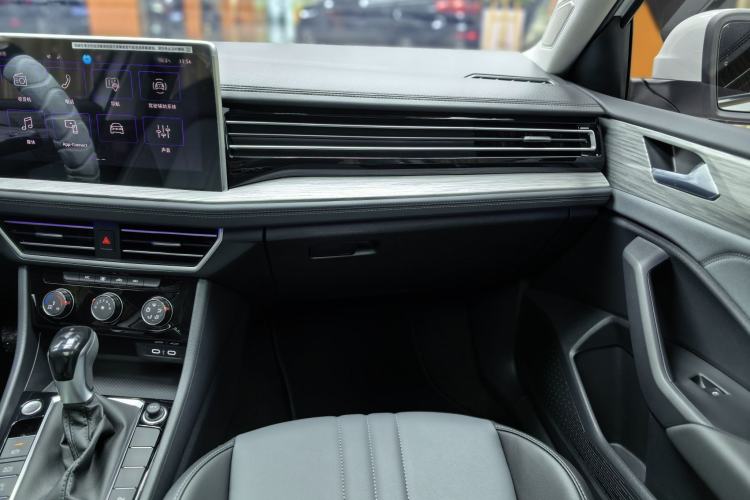 Used Volkswagen Sagitar 2026 Model 30 Million Units Selected 300TSI DSG Surpassing Edition Interior 7