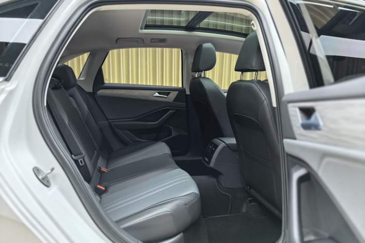 Used Volkswagen Sagitar 2026 Model 30 Million Units Selected 300TSI DSG Surpassing Edition Interior 9