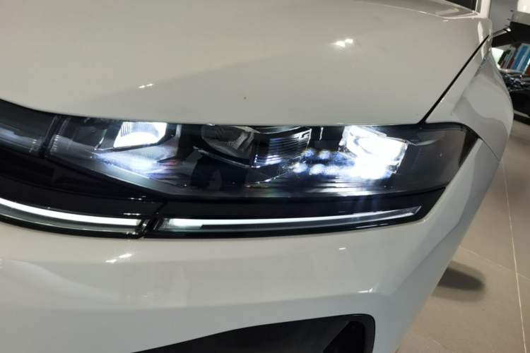Used Volkswagen Sagitar 2026 Model L 300TSI DSG Luxury Version Left Front Headlight