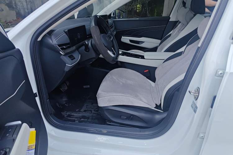 Used Volkswagen Sagitar 2026 Model L 300TSI DSG Luxury Version Left Front Seat
