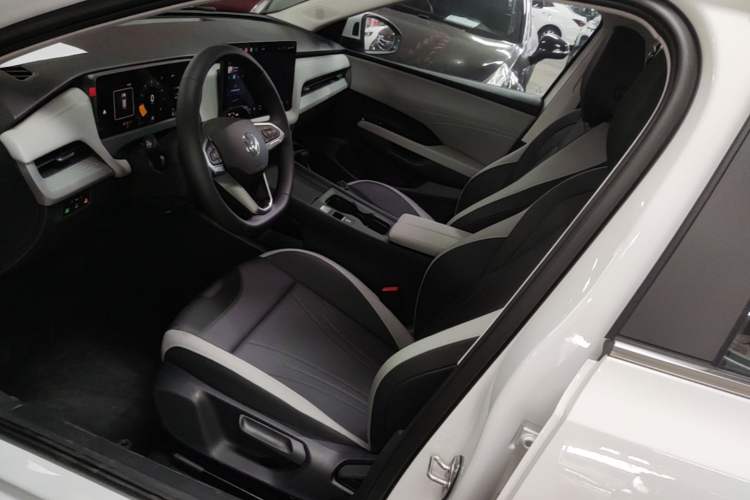 Used Volkswagen Sagitar 2026 Model S 1.5L Elite Edition Left Front Seat