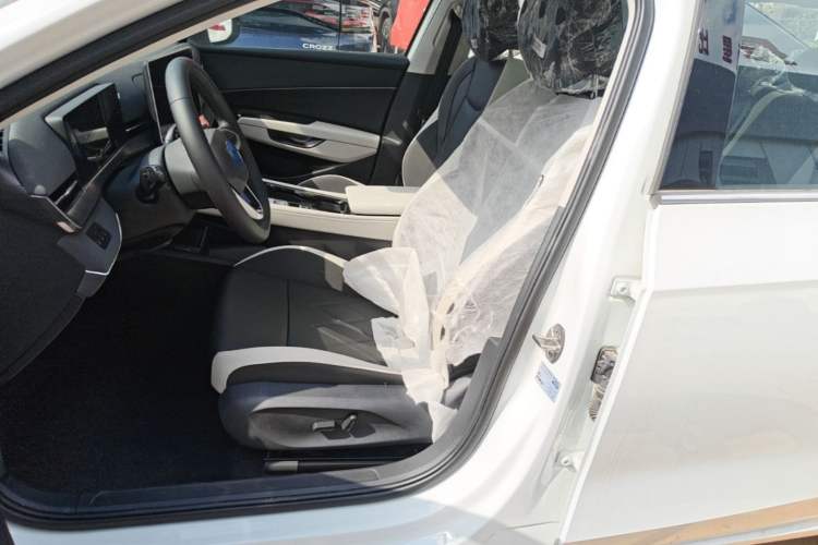 Used Volkswagen Sagitar 2026 Model L 300TSI DSG Elite Version Left Front Seat