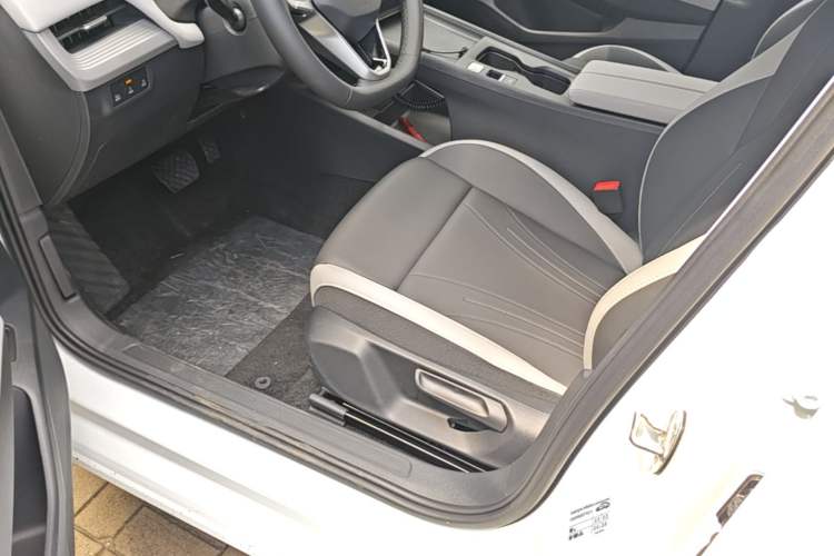 Used Volkswagen Sagitar 2026 Model S 1.5L Elite Edition Left Front Seat