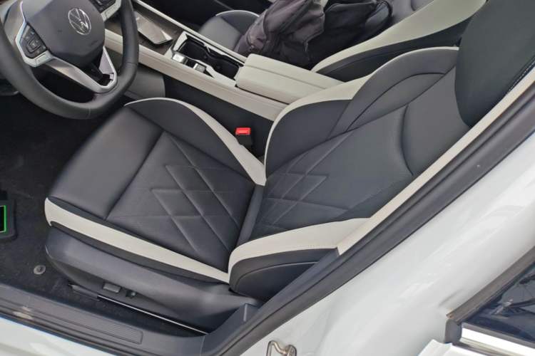 Used Volkswagen Sagitar 2026 Model L 300TSI DSG Elite Version Left Front Seat