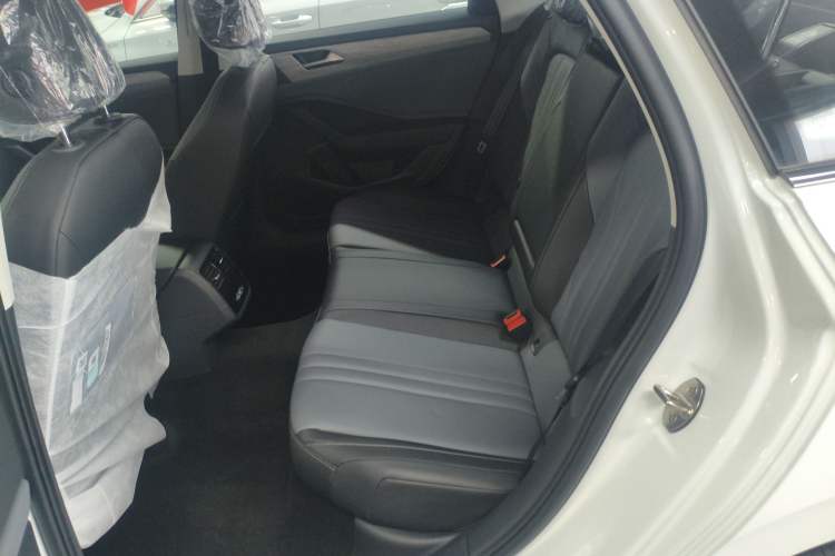 Used Volkswagen Sagitar 2026 Model 30 Million Units Selected 300TSI DSG Surpassing Edition Left Rear Seat