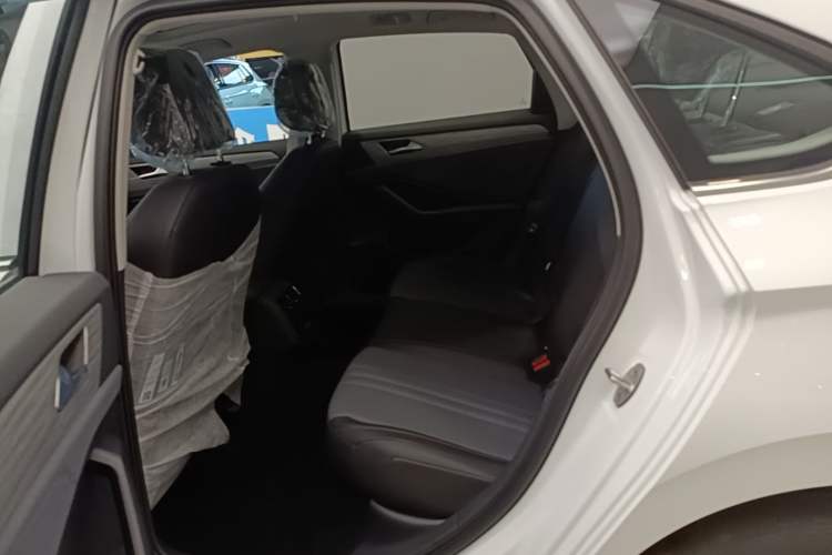 Used Volkswagen Sagitar 2026 Model 30 Million Units Selected 300TSI DSG Surpassing Edition Left Rear Seat