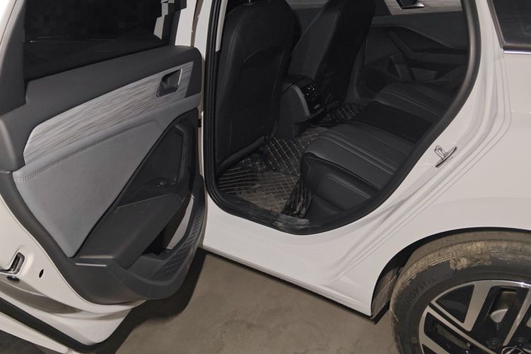 Used Volkswagen Sagitar 2026 Model 30 Million Units Selected 300TSI DSG Surpassing Edition Left Rear Seat
