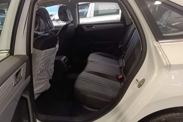 Used Volkswagen Sagitar 2026 Model 30 Million Units Selected 300TSI DSG Surpassing Edition Left Rear Seat