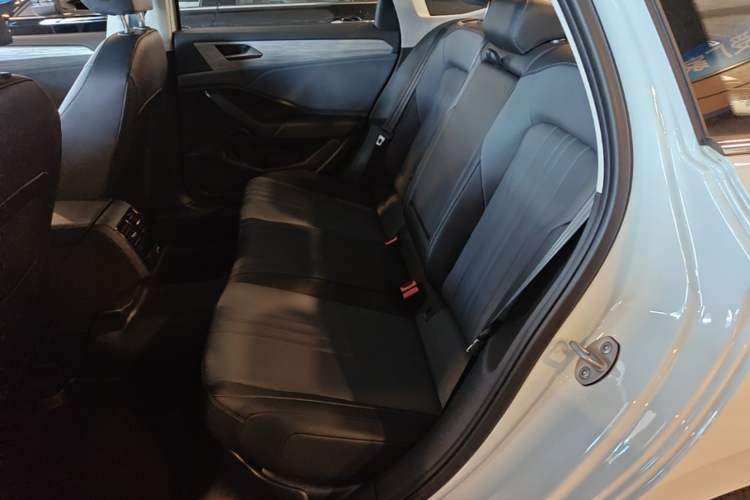 Used Volkswagen Sagitar 2026 Model 30 Million Units Selected 300TSI DSG Surpassing Edition Left Rear Seat