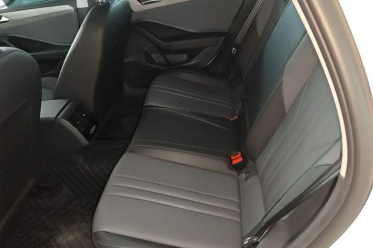 Used Volkswagen Sagitar 2026 Model 30 Million Units Selected 300TSI DSG Surpassing Edition Left Rear Seat