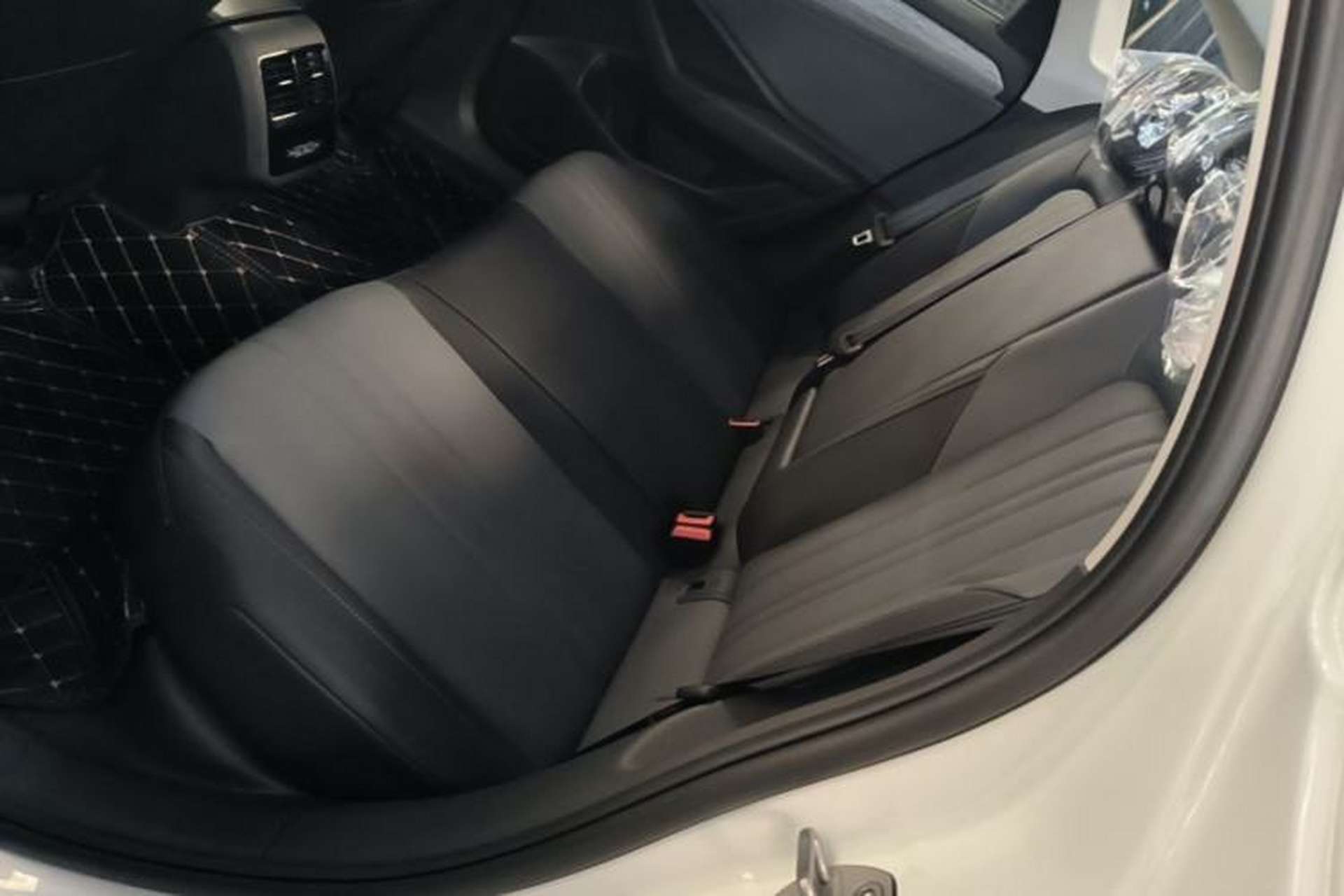 Used Volkswagen Sagitar 2026 Model 30 Million Units Selected 300TSI DSG Surpassing Edition Left Rear Seat
