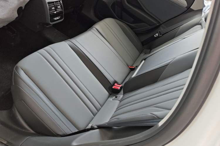 Used Volkswagen Sagitar 2026 Model 30 Million Units Selected 300TSI DSG Surpassing Edition Left Rear Seat