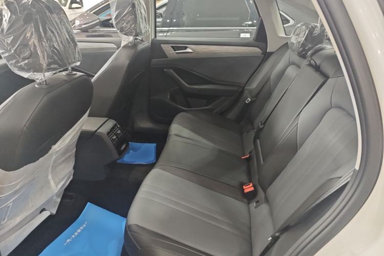 Used Volkswagen Sagitar 2026 Model 30 Million Units Selected 300TSI DSG Surpassing Edition Left Rear Seat