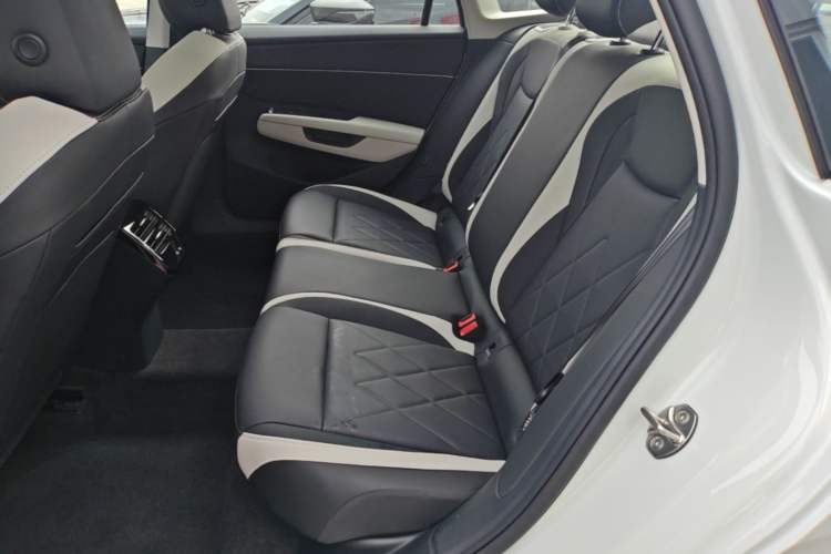 Used Volkswagen Sagitar 2026 Model L 300TSI DSG Elite Version Left Rear Seat