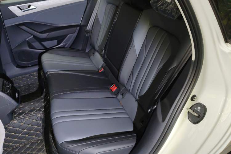 Used Volkswagen Sagitar 2026 Model 30 Million Units Selected 300TSI DSG Surpassing Edition Left Rear Seat