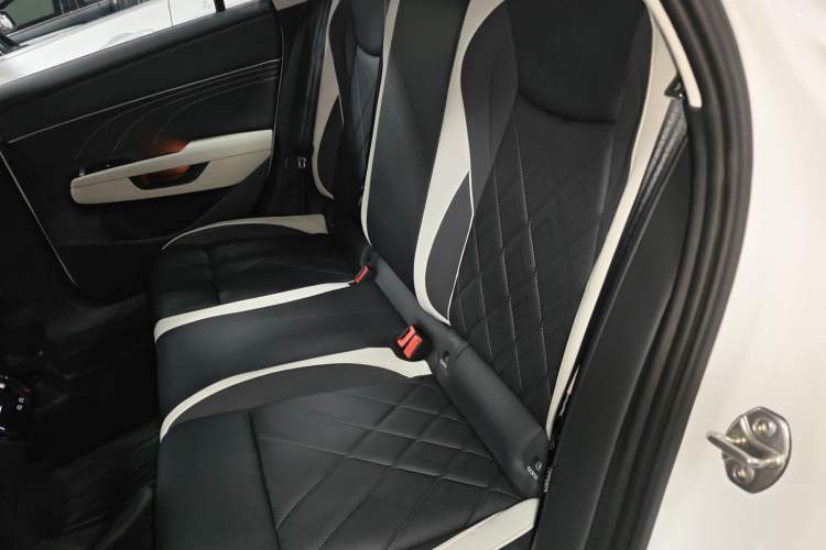 Used Volkswagen Sagitar 2026 Model L 300TSI DSG Luxury Version Left Rear Seat