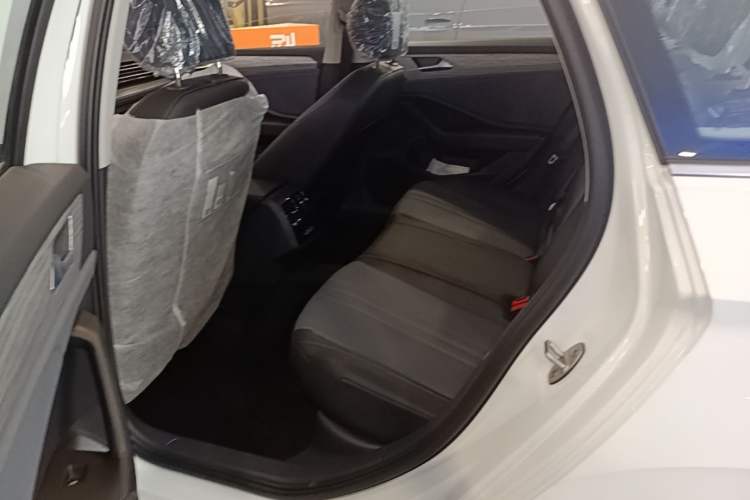 Used Volkswagen Sagitar 2026 Model 30 Million Units Selected 300TSI DSG Surpassing Edition Left Rear Seat