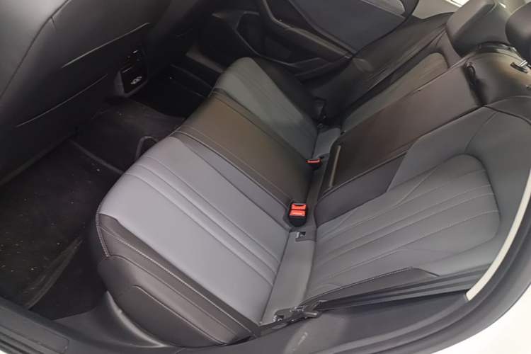 Used Volkswagen Sagitar 2026 Model 30 Million Units Selected 300TSI DSG Surpassing Edition Left Rear Seat