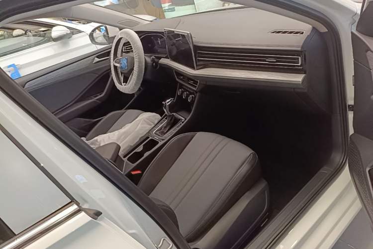 Used Volkswagen Sagitar 2026 Model 30 Million Units Selected 300TSI DSG Surpassing Edition Right Front Seat