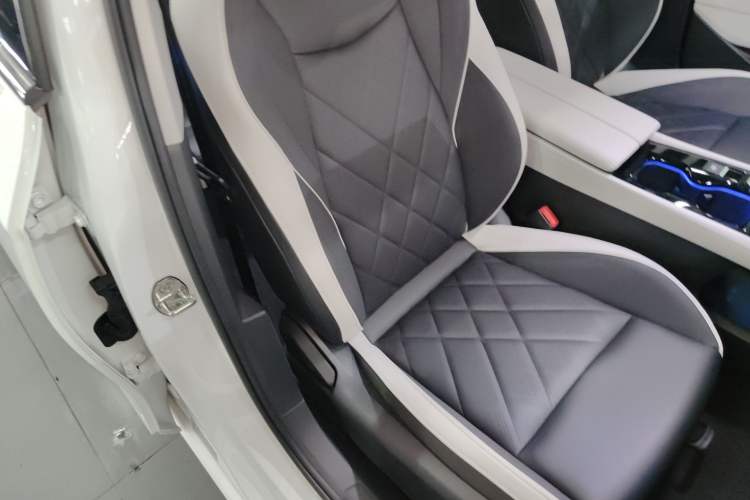 Used Volkswagen Sagitar 2026 Model L 300TSI DSG Luxury Version Right Front Seat