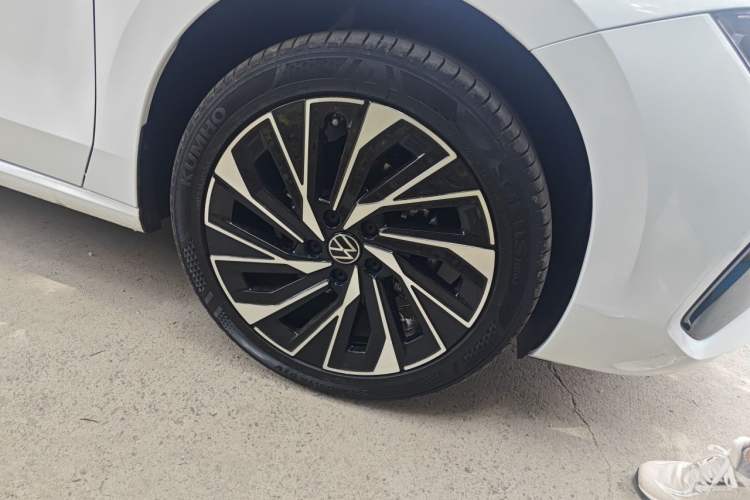 Used Volkswagen Sagitar 2026 Model L 300TSI DSG Luxury Version Right Front Wheel Hub