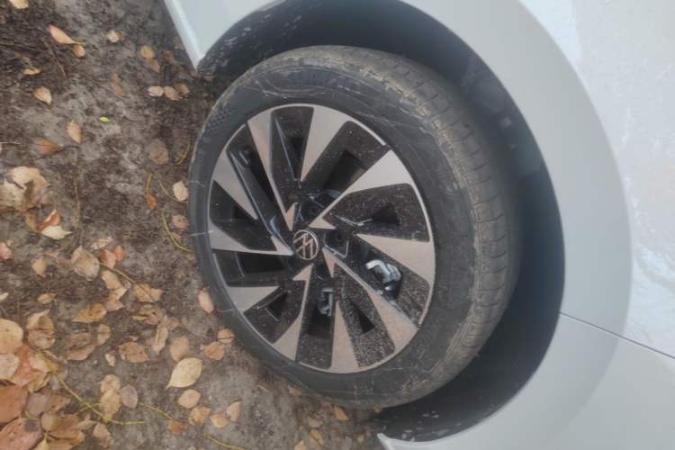 Used Volkswagen Sagitar 2026 S 300TSI Luxury Edition Right Front Wheel Hub