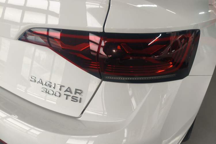 Used Volkswagen Sagitar 2026 Model 30 Million Units Selected 300TSI DSG Surpassing Edition Right Rear Taillight