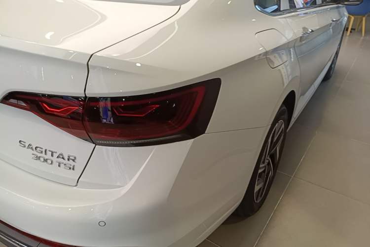 Used Volkswagen Sagitar 2026 Model 30 Million Units Selected 300TSI DSG Surpassing Edition Right Rear Taillight