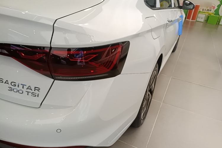 Used Volkswagen Sagitar 2026 Model 30 Million Units Selected 300TSI DSG Surpassing Edition Right Rear Taillight