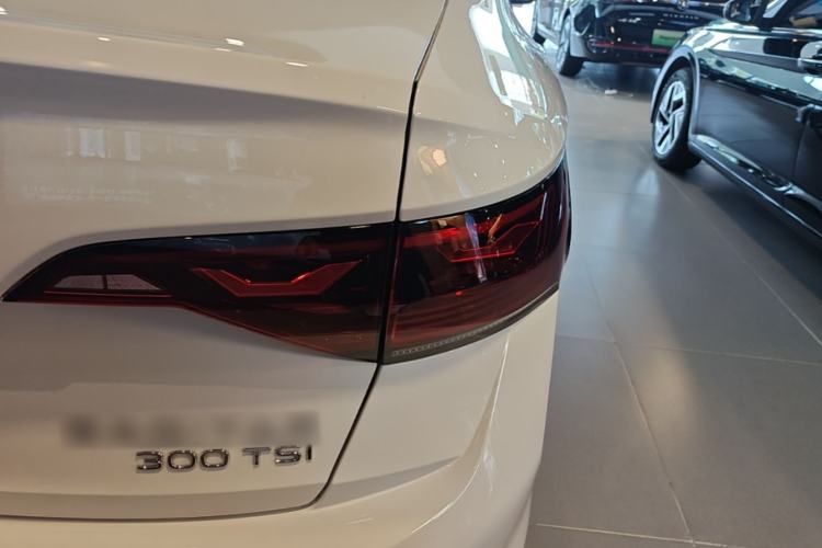 Used Volkswagen Sagitar 2026 Model 30 Million Units Selected 300TSI DSG Surpassing Edition Right Rear Taillight