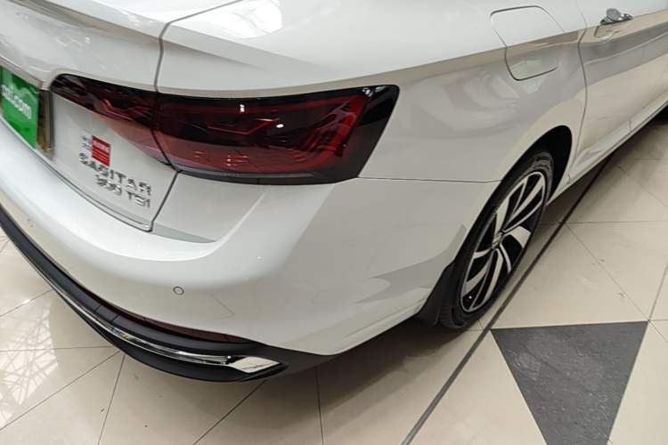 Used Volkswagen Sagitar 2026 Model 30 Million Units Selected 300TSI DSG Surpassing Edition Right Rear Taillight