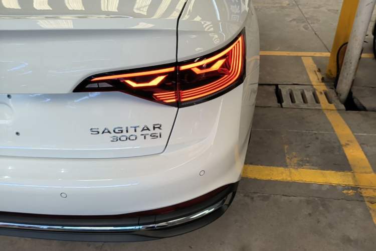 Used Volkswagen Sagitar 2026 Model 30 Million Units Selected 300TSI DSG Surpassing Edition Right Rear Taillight