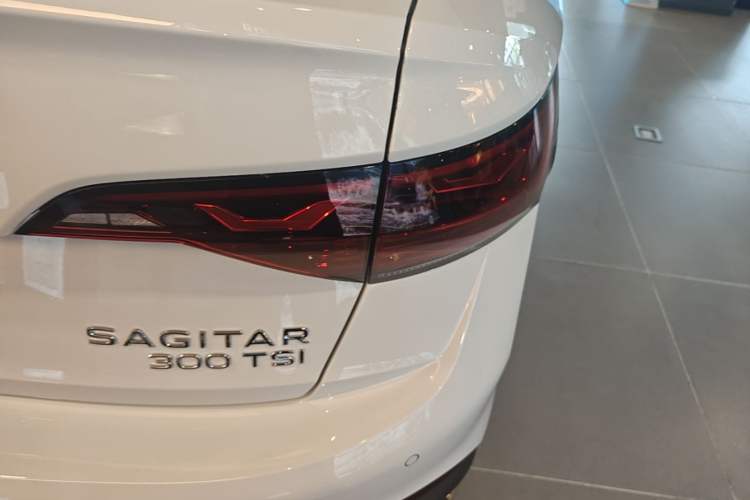 Used Volkswagen Sagitar 2026 Model 30 Million Units Selected 300TSI DSG Surpassing Edition Right Rear Taillight