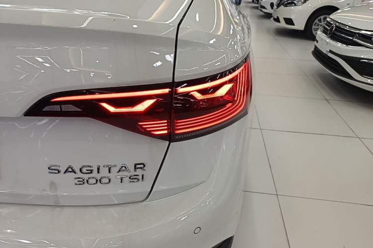 Used Volkswagen Sagitar 2026 Model 30 Million Units Selected 300TSI DSG Surpassing Edition Right Rear Taillight
