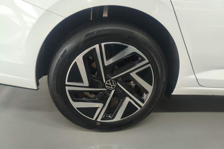 Used Volkswagen Sagitar 2026 Model 30 Million Units Selected 300TSI DSG Surpassing Edition Right Rear Wheel Hub