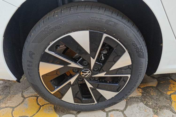 Used Volkswagen Sagitar 2026 Model L 300TSI DSG Elite Version Right Rear Wheel Hub