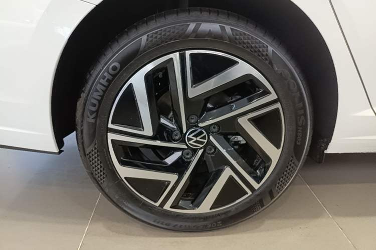 Used Volkswagen Sagitar 2026 Model 30 Million Units Selected 300TSI DSG Surpassing Edition Right Rear Wheel Hub
