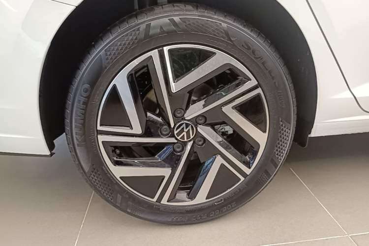 Used Volkswagen Sagitar 2026 Model 30 Million Units Selected 300TSI DSG Surpassing Edition Right Rear Wheel Hub