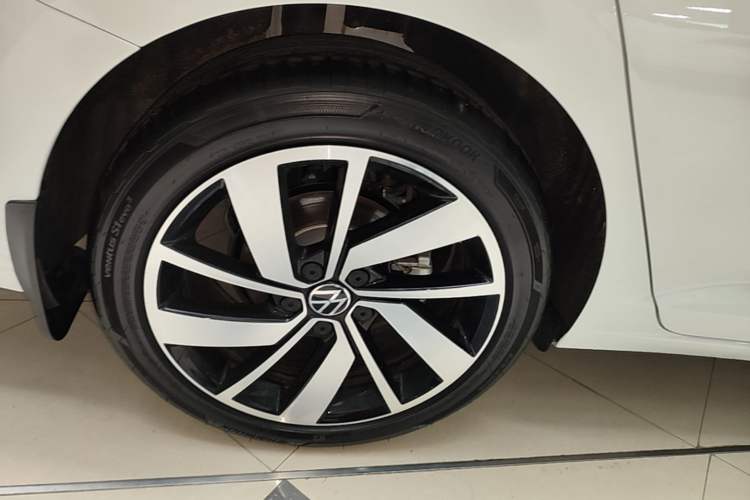 Used Volkswagen Sagitar 2026 Model 30 Million Units Selected 300TSI DSG Surpassing Edition Right Rear Wheel Hub