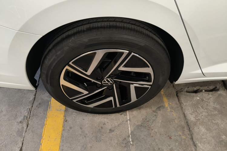 Used Volkswagen Sagitar 2026 Model 30 Million Units Selected 300TSI DSG Surpassing Edition Right Rear Wheel Hub